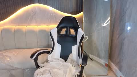 Snapshot of zoe_tp chatting on 12-13-25, 08:14 Zoe online show from 12-13-25, 08:14