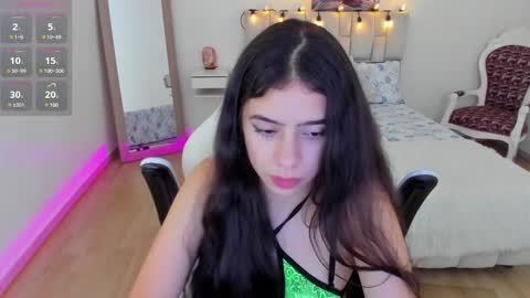 Snapshot of zoe_turnner_18 chatting on 01-18-25, 05:37 Zoe online show from 01-18-25, 05:37