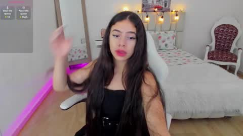 Snapshot of zoe_turnner_18 chatting on 02-05-25, 11:12 Zoe online show from 02-05-25, 11:12