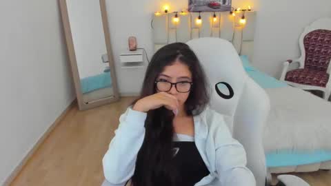 Snapshot of zoe_turnner_18 chatting on 02-14-25, 02:23 Zoe online show from 02-14-25, 02:23