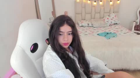 Snapshot of zoe_turnner_18 chatting on 03-10-25, 05:29 Zoe online show from 03-10-25, 05:29