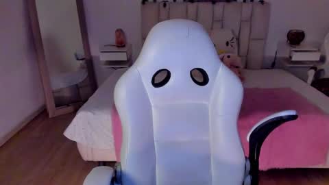 Snapshot of zoe_turnner_18 chatting on 11-09-25, 11:36 Zoe online show from 11-09-25, 11:36