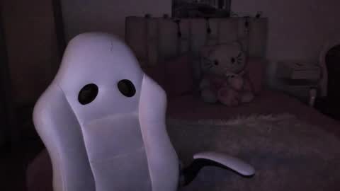 Snapshot of zoe_turnner_18 chatting on 11-19-25, 11:32 Zoe online show from 11-19-25, 11:32