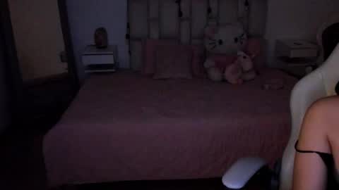 Snapshot of zoe_turnner_18 chatting on 11-21-25, 01:43 Zoe online show from 11-21-25, 01:43