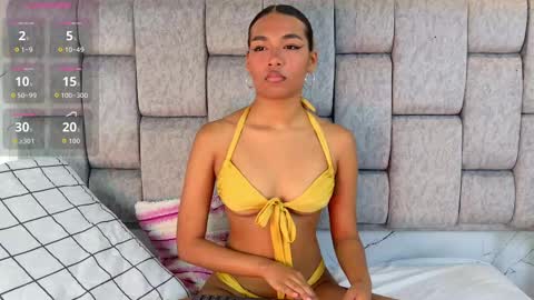 Snapshot of zoeameliie chatting on 09-15-25, 08:20 zoeameliie online show from 09-15-25, 08:20