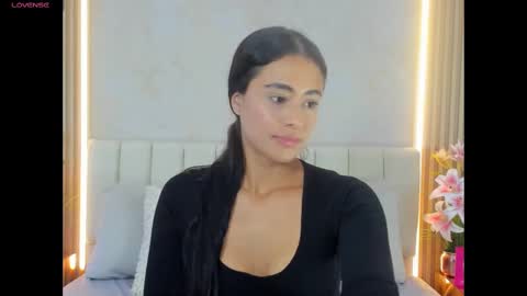 Snapshot of zoebarlowe chatting on 11-23-25, 06:30 zoebarlowe online show from 11-23-25, 06:30