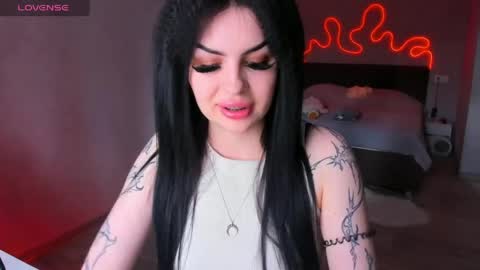 Snapshot of zoedrift chatting on 05-29-26, 02:04 zoedrift online show from 05-29-26, 02:04