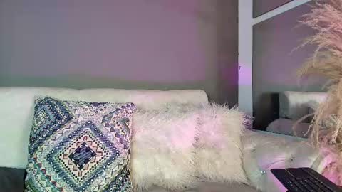 Snapshot of zoee_8 chatting on 07-08-26, 10:58 ZOE online show from 07-08-26, 10:58
