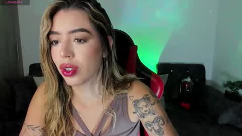 Snapshot of zoee_jackson chatting on 11-15-25, 08:22 zoee jackson online show from 11-15-25, 08:22