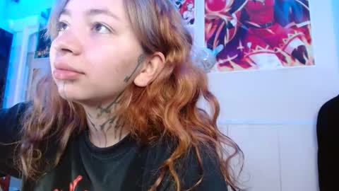 Snapshot of zoee_jhonnyy chatting on 12-13-24, 01:33 zoee jhonnyy online show from 12-13-24, 01:33