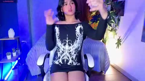 Snapshot of zoee_kiss_ chatting on 06-25-26, 04:45 ZOE online show from 06-25-26, 04:45