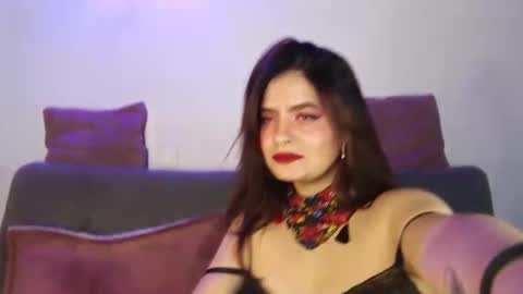 Snapshot of zoee_t chatting on 10-31-25, 04:57 Zoee online show from 10-31-25, 04:57