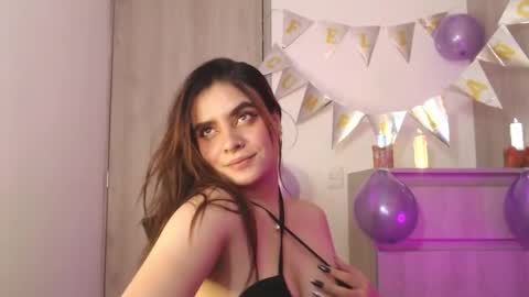 Snapshot of zoee_t chatting on 11-29-25, 07:50 Zoee online show from 11-29-25, 07:50