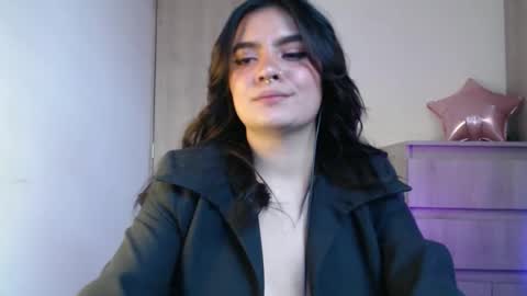 Snapshot of zoee_t chatting on 01-07-26, 05:04 Zoee online show from 01-07-26, 05:04