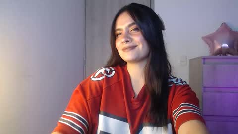 Snapshot of zoee_t chatting on 01-09-26, 12:24 Zoee online show from 01-09-26, 12:24