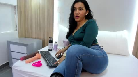 zoee_zi online show from 09-24-25, 07:17