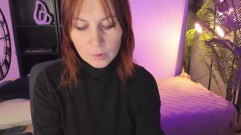 Snapshot of zoeeast chatting on 10-22-25, 01:33 Zoe online show from 10-22-25, 01:33