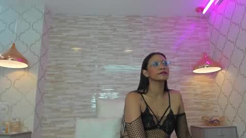 Snapshot of zoeesmitth chatting on 09-19-25, 11:44 ZoeeSmitth online show from 09-19-25, 11:44