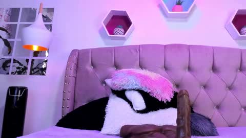 Zoe online show from 02-22-25, 07:47