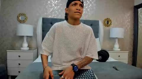 Zoe Krug online show from 09-22-25, 12:18