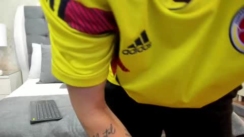 Zoe Krug online show from 10-02-25, 11:39