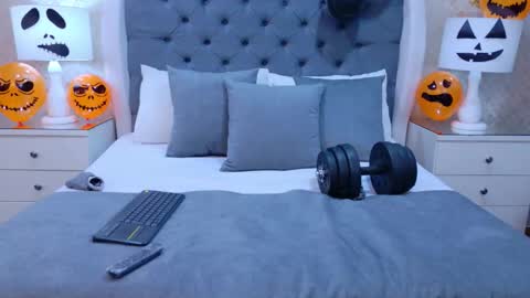 Zoe Krug online show from 10-16-25, 04:08