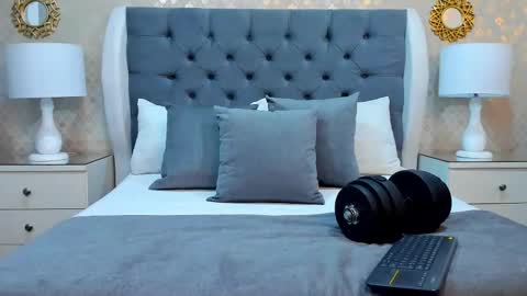 Zoe Krug online show from 10-18-25, 11:55