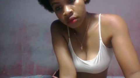 Snapshot of zoelinem chatting on 03-19-26, 09:02 zoelinem online show from 03-19-26, 09:02