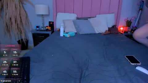 Snapshot of zoemiller32 chatting on 12-01-25, 12:15 CuteZoe online show from 12-01-25, 12:15