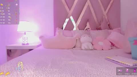 Snapshot of zoemina__ chatting on 09-20-25, 02:40 Antonella Kim online show from 09-20-25, 02:40