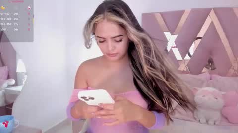 Snapshot of zoemina__ chatting on 10-11-25, 02:48 Antonella Kim online show from 10-11-25, 02:48