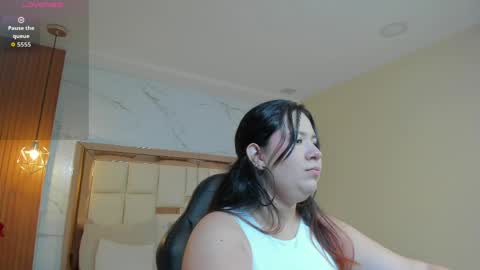 Snapshot of zoes_mile chatting on 06-01-26, 11:34 Zoes online show from 06-01-26, 11:34