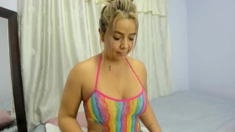 Isabella online show from 12-19-25, 01:56