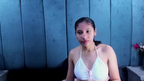 zoesmiitt online show from 06-16-26, 01:03