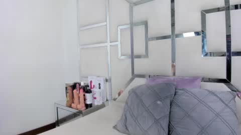 ZoeSwam online show from 05-19-26, 01:17