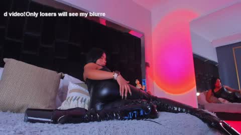 zoevidal_ online show from 02-03-25, 06:07