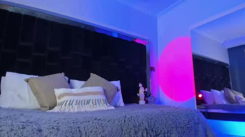 zoevidal_ online show from 03-06-25, 11:47