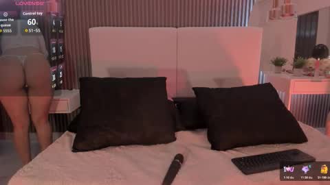 Snapshot of zoewhitte chatting on 11-17-25, 09:31 ZOE online show from 11-17-25, 09:31