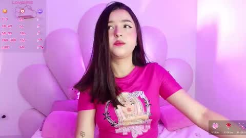 Snapshot of zoewillian chatting on 10-21-25, 12:44 zoewillian online show from 10-21-25, 12:44