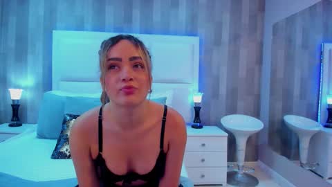 ZoeWilliis online show from 10-17-25, 02:19
