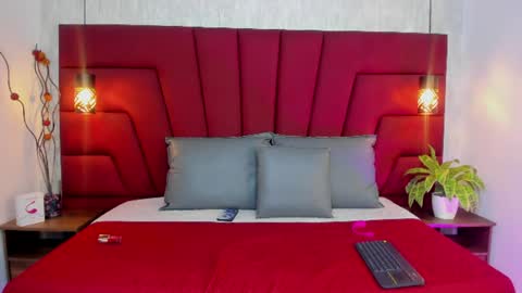 Snapshot of zoey_jayden chatting on 07-25-26, 12:47 Zoey Jayden online show from 07-25-26, 12:47
