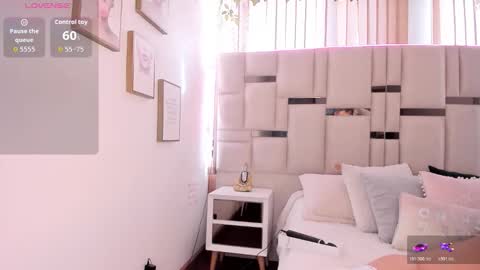 Snapshot of zoey_thommpson chatting on 11-06-25, 07:59 zoey thommpson online show from 11-06-25, 07:59