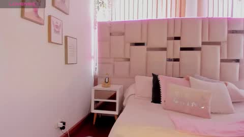 Snapshot of zoey_thommpson chatting on 11-30-25, 03:49 zoey thommpson online show from 11-30-25, 03:49