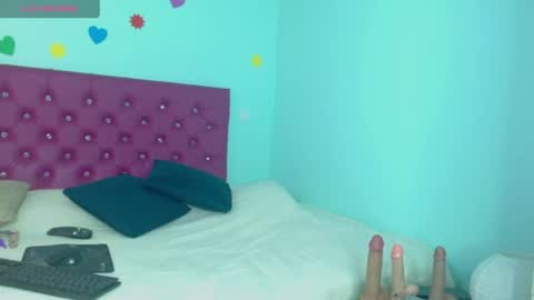 Snapshot of zoeycarter__ chatting on 06-26-26, 12:20 Zoey online show from 06-26-26, 12:20