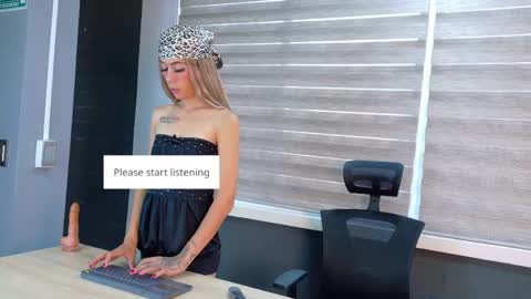 Zoey online show from 05-03-26, 01:06