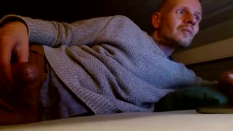 Snapshot of zolexthomas chatting on 12-06-24, 08:40 zolexthomas online show from 12-06-24, 08:40