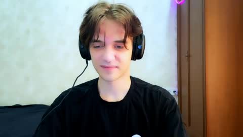 Snapshot of zombde32 chatting on 05-12-26, 01:19 Zombdeeeee online show from 05-12-26, 01:19