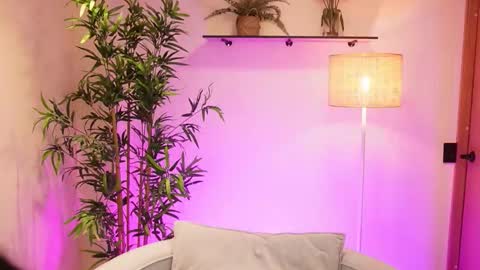 Zoe online show from 03-08-26, 12:20