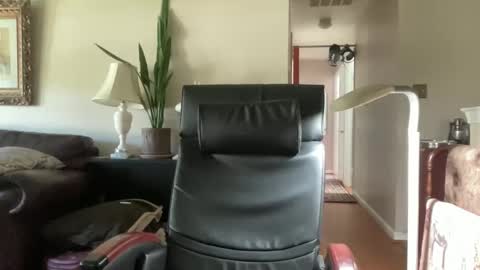 Snapshot of zorakload chatting on 10-05-25, 03:32 Jesse online show from 10-05-25, 03:32