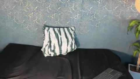 Snapshot of zorre_ chatting on 10-10-25, 06:18 Zoe And Frienda online show from 10-10-25, 06:18